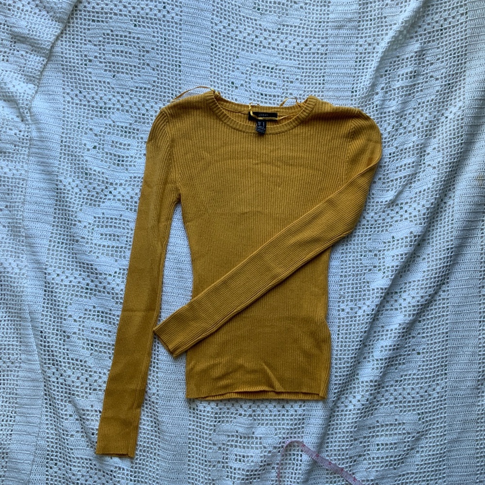 Urban Planet Fitted Top — S